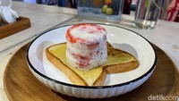 Teman minum teh ada camilan yang dapat dipesan. Pesanan kami adalah roti panggang dengan rasa gurih mentega yang dapat dinikmati bersama topping es krim. Foto: Yenny Mustika Sari/detikcom