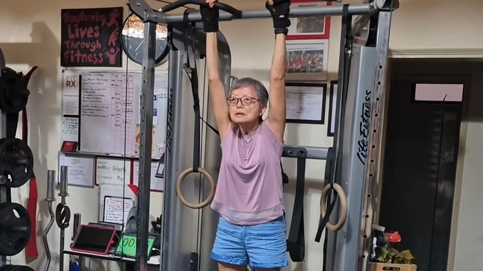 Potret nenek 79 tahun di Singapura yang tetap aktif meski usia senja.