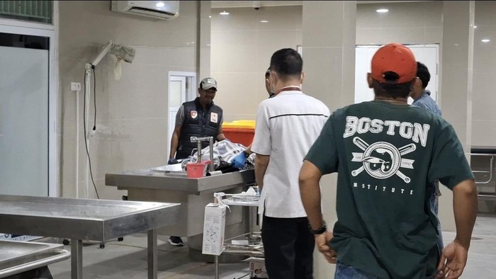 Saat jenazah korban dibawah ke RS Bhayangkara Palembang