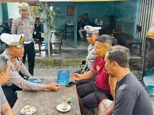 Satlantas Trenggalek Sosialisasi Tertib Lalin Bareng Ojol & Sopir MPU