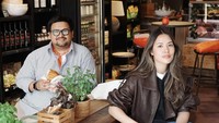 Sebagai salah satu penyanyi papan atas Indonesia, Raisa Andriana masih aktif manggung. Namun banyak juga momen lain yang dibagikan, termasuk saat makan-makan. Foto: Instagram @raisa6690
