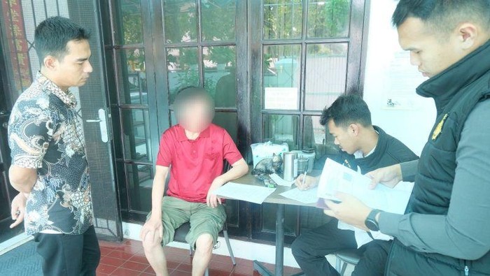 Seksi Intelijen dan Penindakan Keimigrasian pada Kantor Imigrasi Kelas I TPI Jakarta Utara menggelar Operasi Wirawaspada di sejumlah lokasi di Jakarta Utara pada 15-16 Juli 2025 (ANTARA/Mario Sofia Nasution)
