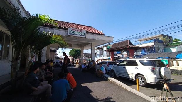 Suasana di halaman IGD RSUD dr Soekardjo Tasikmalaya.