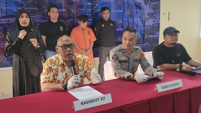 Tersangka pencurian emas di Palembang usai ditangkap polisi.