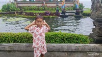 Bocil cilik liburan di Bali
