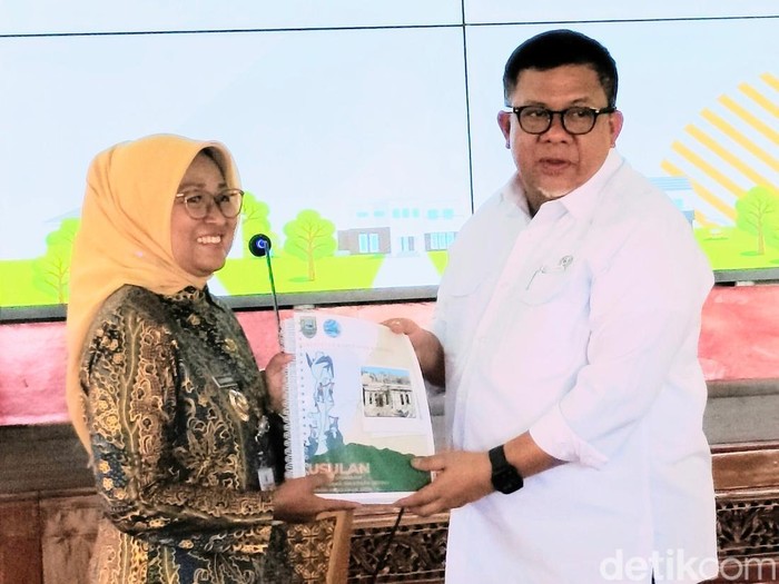 Wakil Menteri Perumahan dan Kawasan Permukiman, Fahri Hamzah mengunjungi Kabupaten Kebumen, Sabtu (19/7/2025).