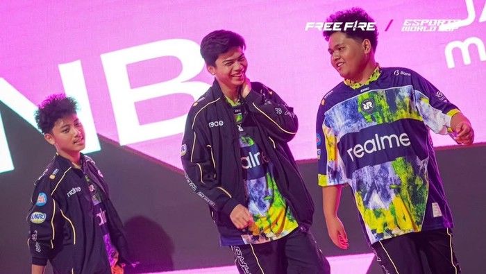 Babak knockout stage dan point rush Esports World Cup: Free Fire 2025 telah berakhir. Sudah terpilih 12 tim terbaik yang lolos ke babak grand final, dan tiga di antaranya dari Indonesia.