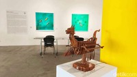 Di tengah era digital yang penuh distraksi, menghabiskan waktu di Art:1 Museum terasa seperti detoks jiwa. Tanpa perlu jauh-jauh keluar kota, warga bisa menikmati keheningan yang estetik, merenung di depan karya seni, atau sekadar menyeruput kopi sembari mendiskusikan makna warna dan bentuk.