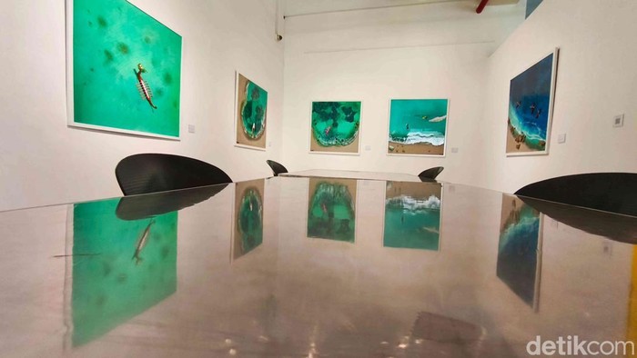 Akhir Pekan Penuh Warna di Art:1 Museum Jakarta Di tengah riuhnya ibu kota Jakarta yang tak pernah tidur, Art:1 New Museum menjadi oase seni yang menawarkan pelarian estetis bagi masyarakat urban. Pada Minggu (20/7/2025), pengunjung dari berbagai kalangan tampak memenuhi museum yang terletak di kawasan Gunung Sahari, Jakarta Pusat, untuk menikmati akhir pekan yang berbeda penuh warna dan inspirasi.