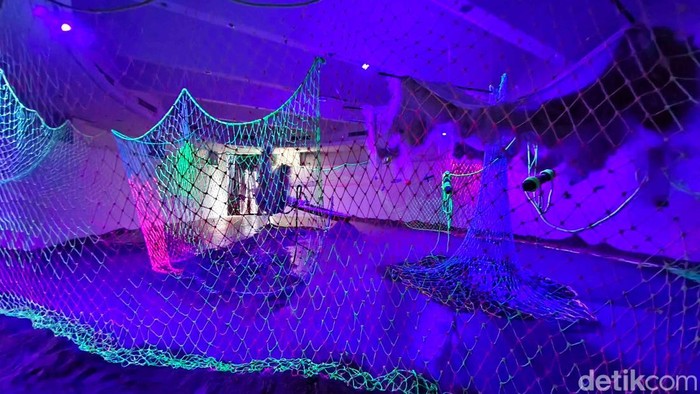 Akhir Pekan Penuh Warna di Art:1 Museum Jakarta Di tengah riuhnya ibu kota Jakarta yang tak pernah tidur, Art:1 New Museum menjadi oase seni yang menawarkan pelarian estetis bagi masyarakat urban. Pada Minggu (20/7/2025), pengunjung dari berbagai kalangan tampak memenuhi museum yang terletak di kawasan Gunung Sahari, Jakarta Pusat, untuk menikmati akhir pekan yang berbeda penuh warna dan inspirasi.
