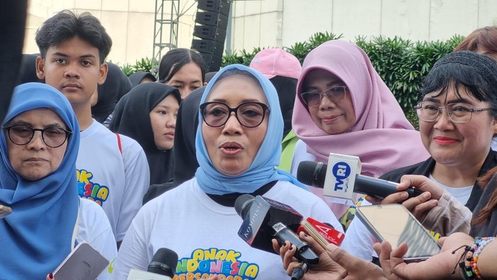 Menteri Pemberdayaan Perempuan dan Perlindungan Anak (PPPA) Arifatul Fauzi seusai rangkaian acara Hari Anak Nasional di Bundaran HI, Jakarta Pusat, Minggu (20/7/2025).