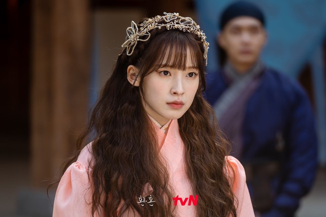 Nama Arin Oh My Girl semakin melejit setelah tampil dalam drama Korea Alchemy of Souls pada tahun 2022. Ia memenangkan penghargaan Rising Star Award dari ajang Asia Model Awards. Foto: dok. tvN