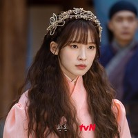 Nama Arin Oh My Girl semakin melejit setelah tampil dalam drama Korea Alchemy of Souls pada tahun 2022. Ia memenangkan penghargaan Rising Star Award dari ajang Asia Model Awards. Foto: dok. tvN