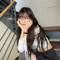 Tahun 2020 menandai debut aktingnya sebagai pemain web drama The World of My 17. Drama ini mengikuti perjuangan Arin dalam meningkatkan rasa percaya diri setelah menurunkan berat badan dan bertemu geng populer. Foto: dok. Instagram @ye._.vely618