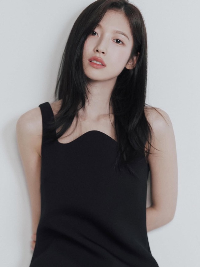 Di luar karier aktingnya, Arin menjadi sorotan saat menjadi pembawa acara baru Music Bank bersama Soobin TXT. Foto: dok. Instagram @ye._.vely618