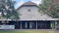 Mereka menyambangi bangunan bersejarah yang terbengkalai sampai yang masih bertahan dengan fungsi mulai dari restoran, kafe, hingga gedung sekolah maupun perkantoran.