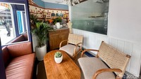 Nuansa bistro yang kasual dan elegan ditonjolkan di sini. Beberapa spot juga terbilang Instagramable untuk pengunjung berfoto-foto. Foto: Andi Annisa DR/detikfood