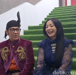 Hesti Purwadinata-Andre Taulany Jadi Orang Sakti di Comic 8: Tumbal Sulam
