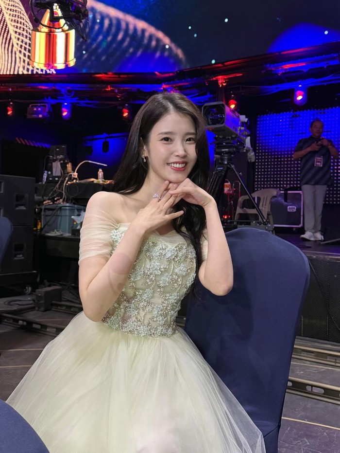 IU, pemeran drama Korea When Life Gives You Tangerines, di Dragon Series Awards 2025.