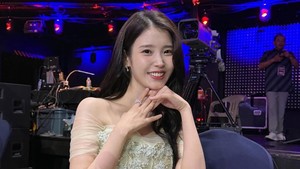 Di drama Korea original Netflix itu, IU memainkan peran ganda sebagai Ae Sun dan Geum Myeong. (Foto: dok. Instagram @dlwlrma)