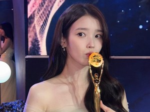 IU dan Ju Ji Hoon Menang di Seoul International Drama Awards 2025
