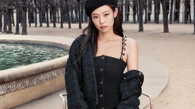 7 Gaya Jennie BLACKPINK ala Film Romcom 90an dalam Balutan Chanel