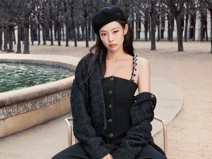 Jennie BLACKPINK tampil dalam campaign Chanel Fall/Winter 2025/26.