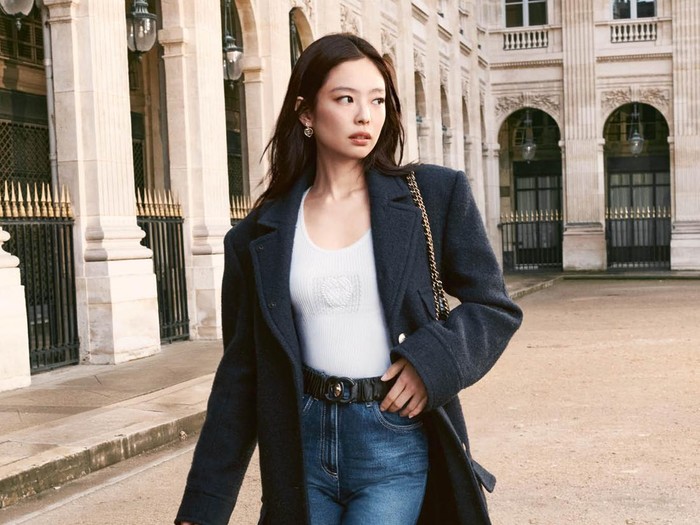 Jennie BLACKPINK tampil dalam campaign Chanel Fall/Winter 2025/26.