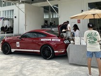 Ketika Mobil Alphard hingga Mustang Dipakai Jualan Makanan, Begini Potretnya