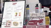 Menu yang ditawarkan untuk kopi ada Americano, Latte, dan Mocha. Harganya mulai dari RM 7 (Rp 26 ribuan). Tersedia juga minuman cokelat, matcha, Yuzu, dan stroberi. Foto: Instagram mustangcoffeepg