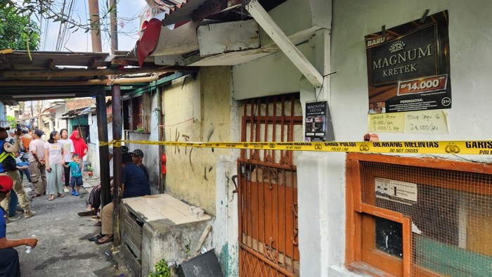 Kebakaran rumah di Jalan Kutilang, Bukit Duri, Tebet, Jakarta Selatan pada Minggu (20/7/2025)