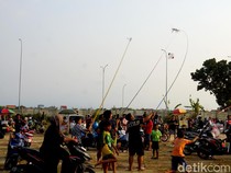 Berbut Layangan di Batas Kota