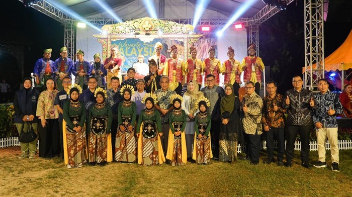 Ketua MPR RI Ahmad Muzani menggagas Tour Wayang Santri Malaysia 2025. Tour Wayang Santri ini untuk mempererat hubungan budaya Indonesia-Malaysia. (Dok istimewa).