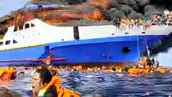 KM Barcelona 5 dilaporkan terbakar di Pulau Taliase, Minahasa Utara.