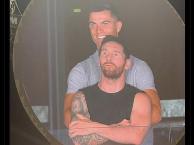 Meme Pemain Bola ala CEO Kepergok di Konser Coldplay: Ada Ronaldo-Messi