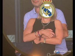 Yang ini meledek Luis Figo kepergok bersama logo Real Madrid. Pada masanya, Figo memang pernah dituding pengkhianat oleh fans Barca karena meninggalkan klub Catalan itu ke Madrid. Foto: dok. Internet/X (Twitter)