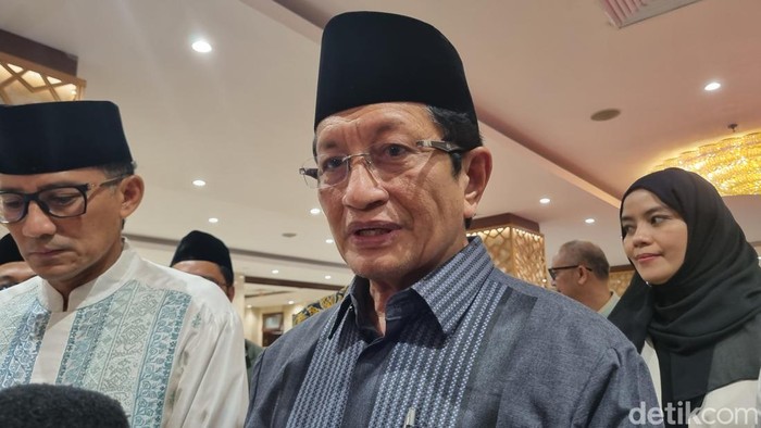 Menteri Agama (Menag) Nasaruddin Umar bersama eks Menparekraf Sandiaga Uno. (Taufiq/detikcom)