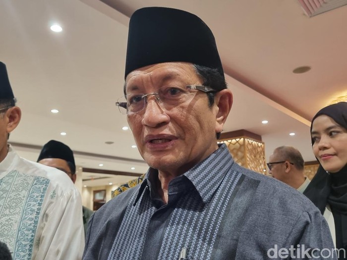 Menteri Agama (Menag) Nasaruddin Umar bersama eks Menparekraf Sandiaga Uno. (Taufiq/detikcom)