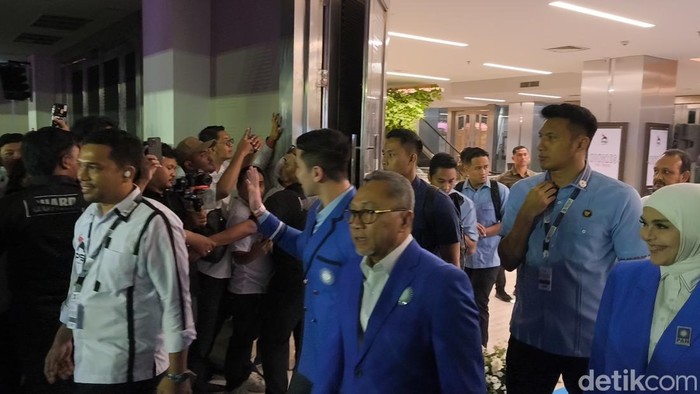 Menteri Pangan Zulkifli Hasan menghadiri penutupan Kongres PSI di Solo, Minggu (20/7/2025).