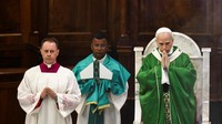 Kehadiran Paus Leo XIV tidak hanya menjadi momen liturgis, tetapi juga membawa pesan persatuan, kedamaian, dan penguatan iman bagi umat. Dalam homilinya, Paus menyerukan pentingnya hidup dalam kasih dan solidaritas di tengah berbagai tantangan dunia modern. REUTERS/Yara Nardi