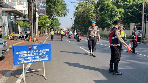 Satgas Operasi Patuh Candi 2025 Polda Jateng ketika menggelar razia di Kota Semarang, Sabtu (19/7/2025).