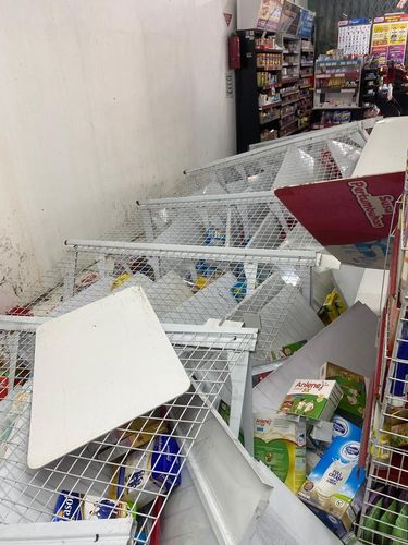 Kondisi toko yang digasak maling di Triharjo, Wates, Kulon Progo, Sabtu (19/7/2025).