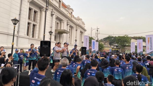 Peserta lari Samator EnviRUNment 2.0 di Kota Lama Surabaya.