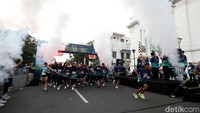 Peserta diajak untuk hidup sehat sekaligus peduli terhadap budaya dan lingkungan.