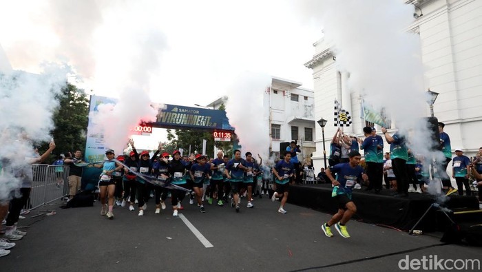 Peserta lari Samator EnviRUNment 2.0 di Kota Lama Surabaya. Peserta lari Samator EnviRUNment 2.0 di Kota Lama Surabaya.
