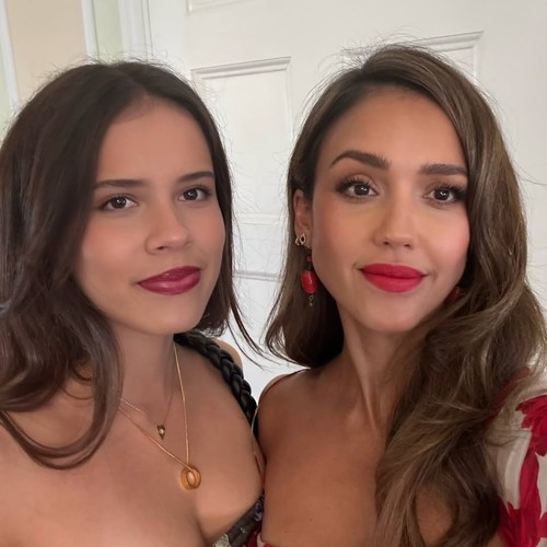 Potret Jessica Alba dan Anak Perempuan Bak Kembaran