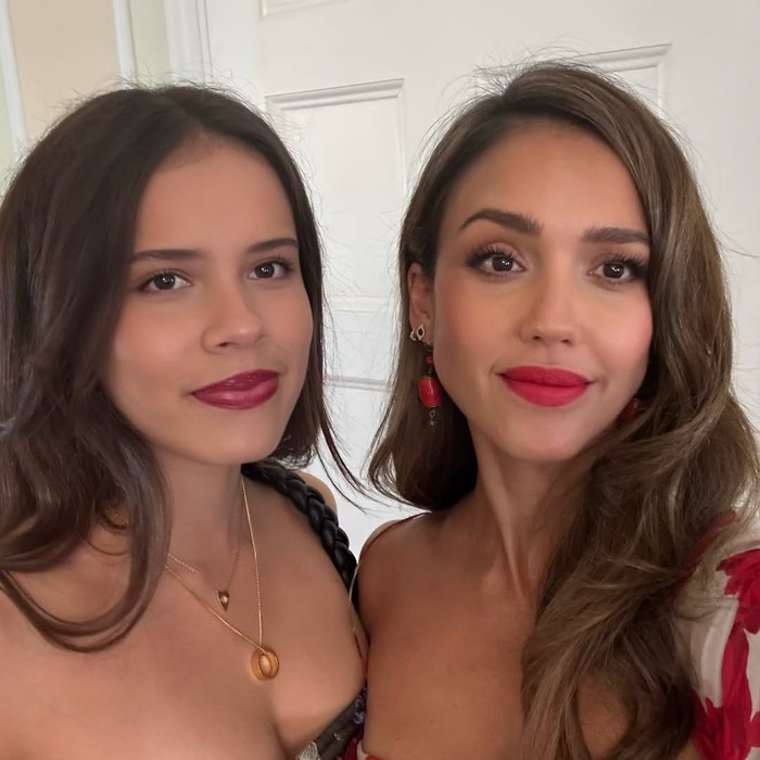 Potret Jessica Alba dan Anak Perempuan Bak Kembaran