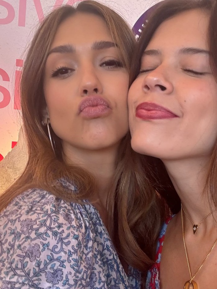 Potret Jessica Alba dan Anak Perempuan Bak Kembaran