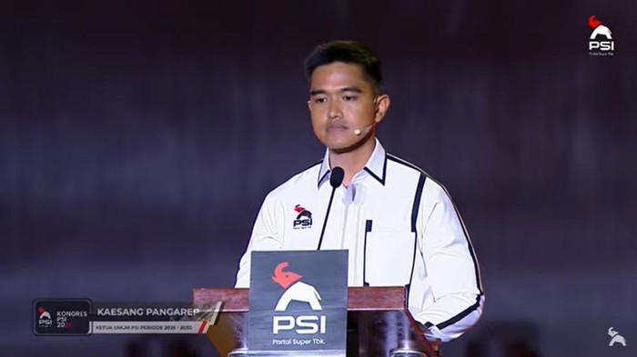 Ketua Umum Partai Solidaritas Indonesia (PSI), Kaesang Pangarep, saat berpidato dalam penutupan Kongres PSI di Edutorium UMS, Minggu (20/7/2025).