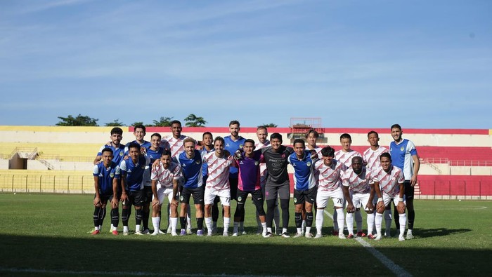 Uji tanding PSIM Jogja dan Persis Solo di Stadion Sultan Agung Bantul, Sabtu (19/7/2025).